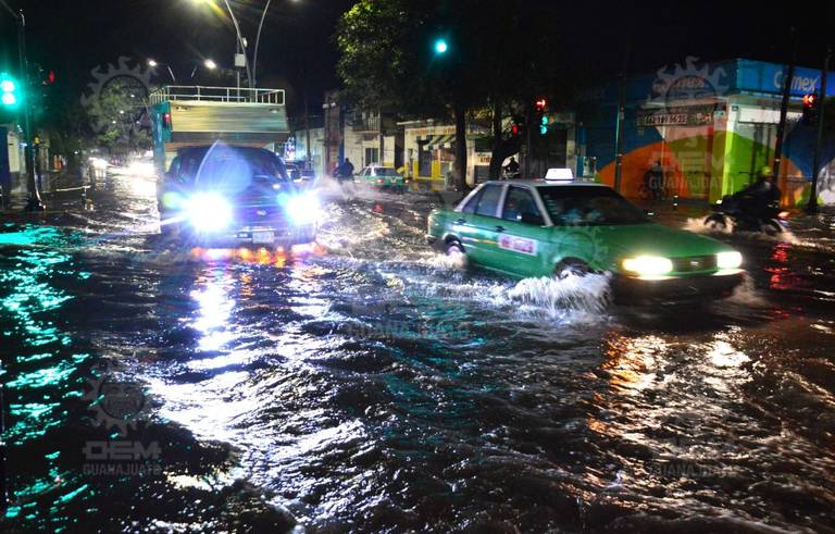 Tormenta vuelve a sorprender a Irapuatenses Tomenta Lluvia - El Sol de  Irapuato | Noticias Locales, Policiacas, de México, Guanajuato y el Mundo