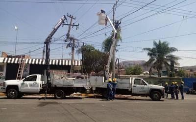 Un peligro, postes de luz y teléfonos - El Sol de Irapuato  Noticias  Locales, Policiacas, de México, Guanajuato y el Mundo