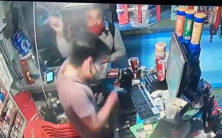 Sujeto comete asalto a mano armada en tienda de autoservicio